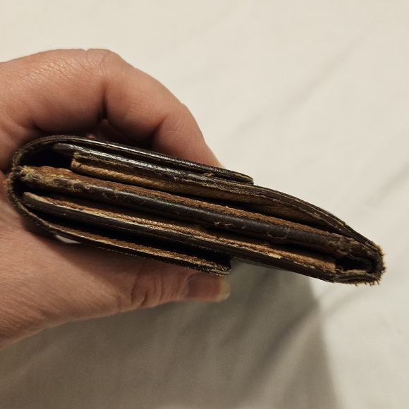 Louis Vuitton Classic Monogram Bi-fold Wallet - Picture 12 of 13